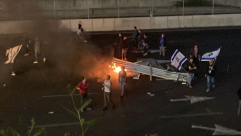 الاحتجاجات تتصاعد .. اشعال حرائق في شارع ايالون